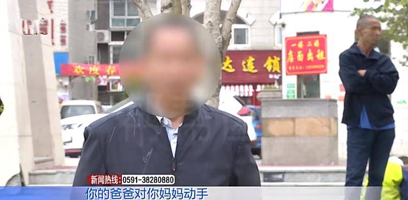 多人将两女子关铁笼游街事件，真相揭秘与反思