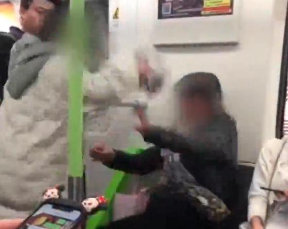 女子卧铺被大妈占，一场意外的口角风波