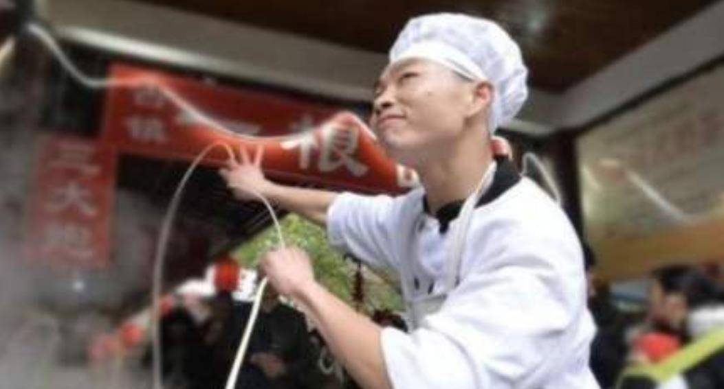 曾爆火的拉面哥再开实体面馆,一碗面的情怀与回归 曾爆火的拉面哥再开实体面馆,一碗面的情怀与回归