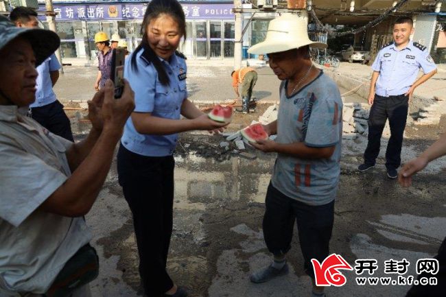 女孩向警察借手机刷单，一场意外的警民合作