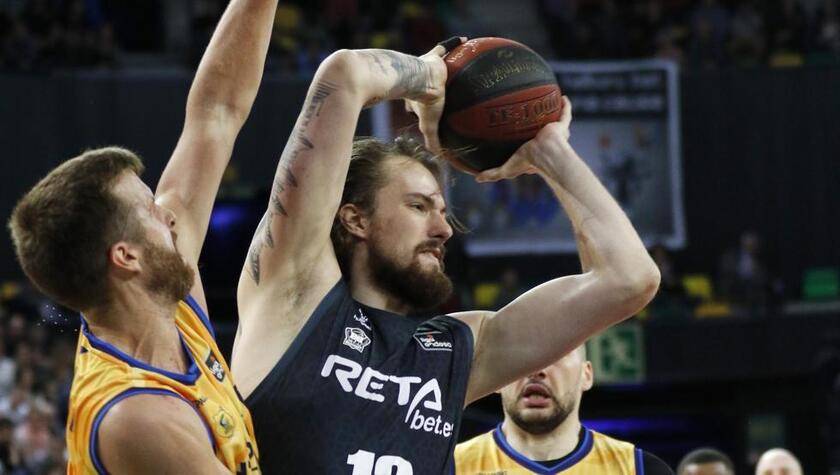 用golang写一篇关于NBA视频直播 骑士vs奇才的文章？我试了，结果发现…