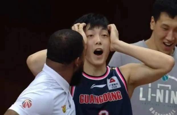 饺子vs大虎直播视频，一场你不知道的美食对决背后藏着什么秘密？
