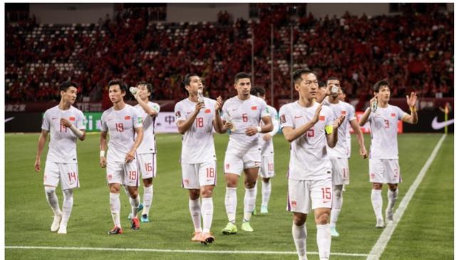 国足vs巴西防守视频直播，一场铁桶阵到底该怎么看？