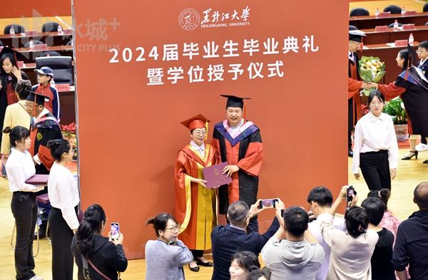 中山大学，万余名毕业生8秒自助拨穗，科技助力毕业礼