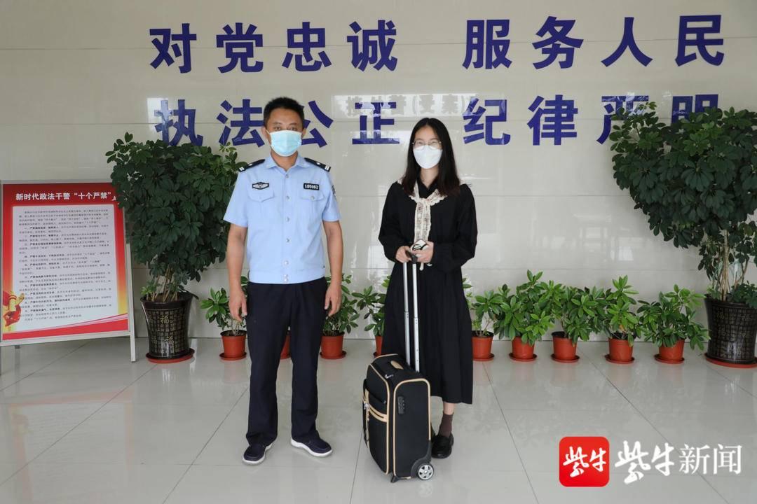 女子因错过高铁摔坏员工视频记录仪，一场意外引发的思考