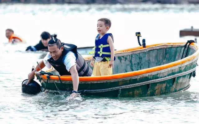 挪威军方发花式划船视频加油，军民融合的别样风采