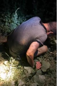 00后夫妻与钓鱼佬合力救起落水大爷，一场意外的英雄集结