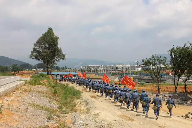 北京小学生期末乐考，重走长征路的成长之旅