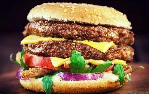 麦当劳汉堡肉饼吃出蓝色异物，一次意外的食品安全体验