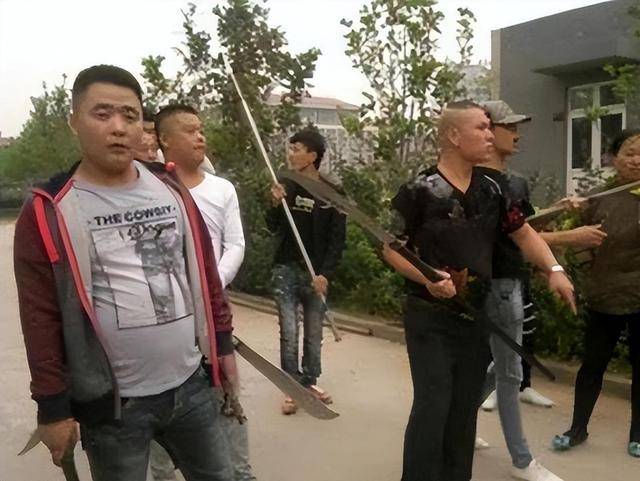 超级草根vs村霸直播视频，一场真实到让人捏把汗的民间对决