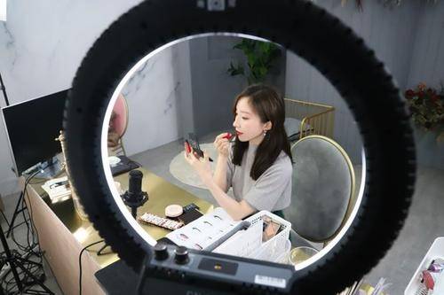 慕斯vs小卡视频直播，谁才是你手机里最该留的那个直播App？