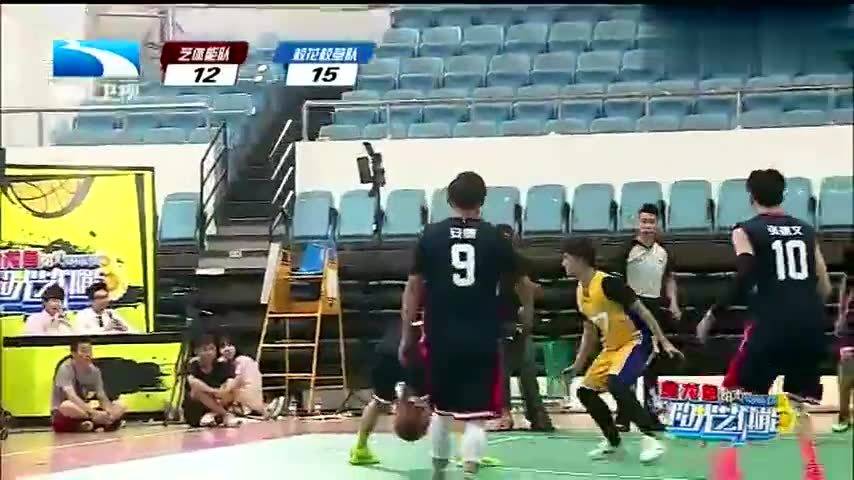 包头vs太原篮球直播视频，我在客厅里喊得像条疯狗，你呢？
